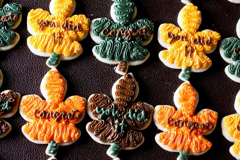 fall leaves | fall cookie recipes | how to decorate fall cookie | fall dessert recipes | cookie decorating tips | fall dessert recipes | homemade cookie decorating tips || JennyCookies.com