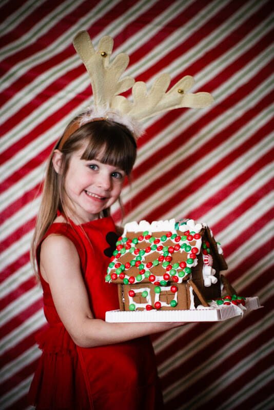 Ally & Hudson’s gingerbread party | christmas party ideas | holiday party ideas | gingerbread house party | gingerbread themed party ideas | how to host a christmas party | || JennyCookies.com #gingerbreadhouse #gingerbreadparty #christmasparty #holidayparty #kidsparty