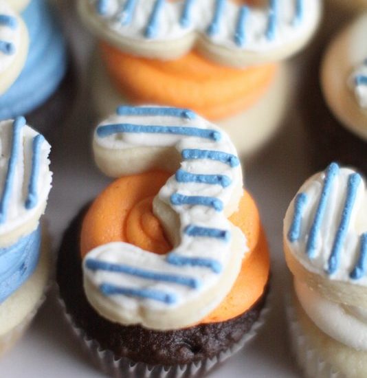Colorful Nautical Birthday | nautical birthday theme | themed birthday parties for little boys | 3rd birthday party ideas | decorating for a nautical themed birthday party | themed party ideas | nautical birthday party decor | how to make anchor cookies | how to decorate for a nautical birthday party | boys birthday party ideas || JennyCookies.com
