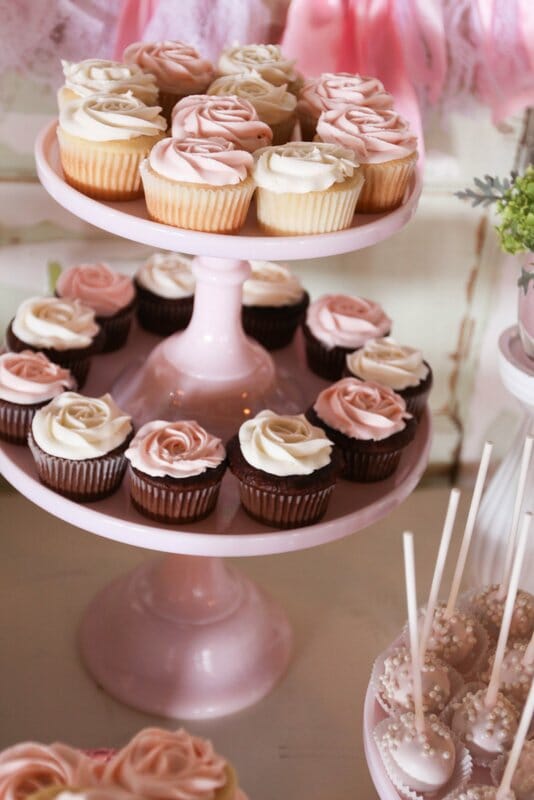 Sweetheart Pink Dessert Table | pink desserts | dessert table ideas | pink sweet treats | how to set up a dessert table || JennyCookies.com #desserttable #pinkdesserts #pinksweets