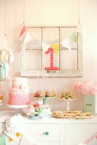 Simply Sweet & full of Pink | Finley’s 1st Birthday | first birthday party ideas | girl first birthday party | 1st birthday party decor | first birthday cake | birthday treat table || JennyCookies.com