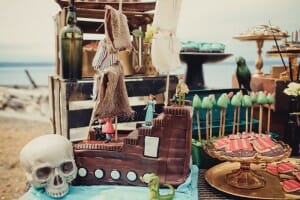 Peter Pan Birthday Party | themed birthday parties for boys | birthday party ideas for boys | Peter Pan themed party | Peter Pan party ideas | how to decorate for a Peter Pan party || JennyCookies.com
