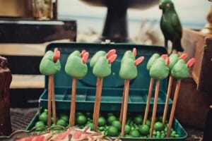 Peter Pan Birthday Party | themed birthday parties for boys | birthday party ideas for boys | Peter Pan themed party | Peter Pan party ideas | how to decorate for a Peter Pan party || JennyCookies.com