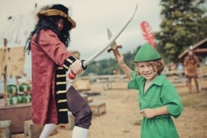 Peter Pan Birthday Party | themed birthday parties for boys | birthday party ideas for boys | Peter Pan themed party | Peter Pan party ideas | how to decorate for a Peter Pan party || JennyCookies.com
