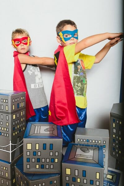 Hudson turns 5 | Super Hero Birthday | kids birthday party ideas | superhero themed party ideas | boy birthday party ideas | fun birthday party ideas || JennyCookies.com #kidsbirthdayparty #kidspartyideas #superherothemedparty