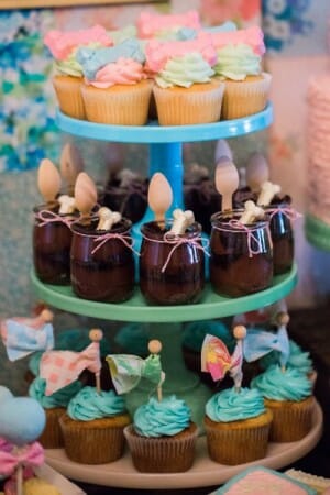 Vintage Puppy Party | puppy themed parties | party dessert table ideas | girl birthday party ideas | kids birthday parties | diy birthday party ideas | diy dessert tables || JennyCookies.com #puppypartyideas #kidsbirthday #desserttables