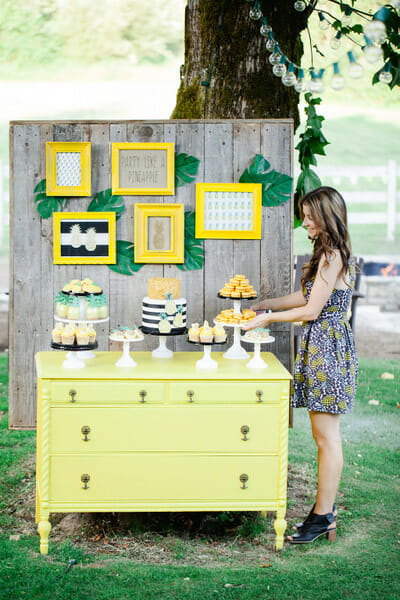 How to Throw a Pineapple Themed Party | summer party ideas | pineapple decor | pineapple party recipes | unique summer parties || JennyCookies.com #summerparties #pineappledecor #funpartyideas