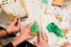 How to Host a Holiday Favorite Things Party | holiday party ideas | Christmas party ideas | party ideas for the holidays | party ideas for Christmas | hosting a holiday party || JennyCookies.com #holidayparty #christmasparty #favoritethingsparty #holidayhosting