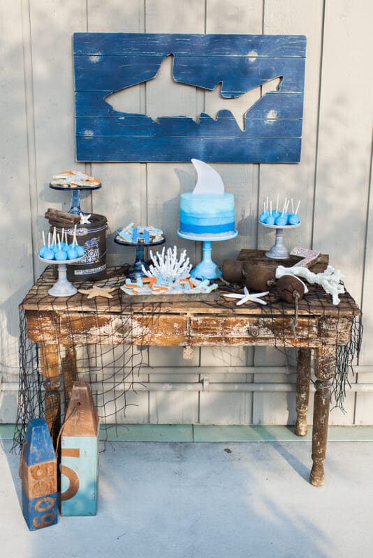 How to Throw a Shark Themed Pool Party | kids party ideas | pool party ideas | summer party ideas | shark themed party ideas | outdoor party ideas || JennyCookies.com #party #entertaining #poolparty #sharkparty #summerparty #kidsbirthday #kidsparty #jennycookies