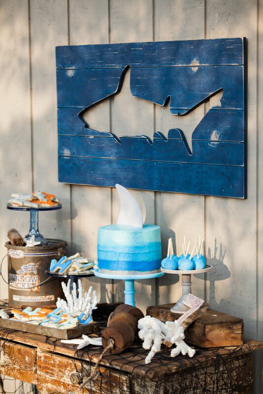 How to Throw a Shark Themed Pool Party | kids party ideas | pool party ideas | summer party ideas | shark themed party ideas | outdoor party ideas || JennyCookies.com #party #entertaining #poolparty #sharkparty #summerparty #kidsbirthday #kidsparty #jennycookies