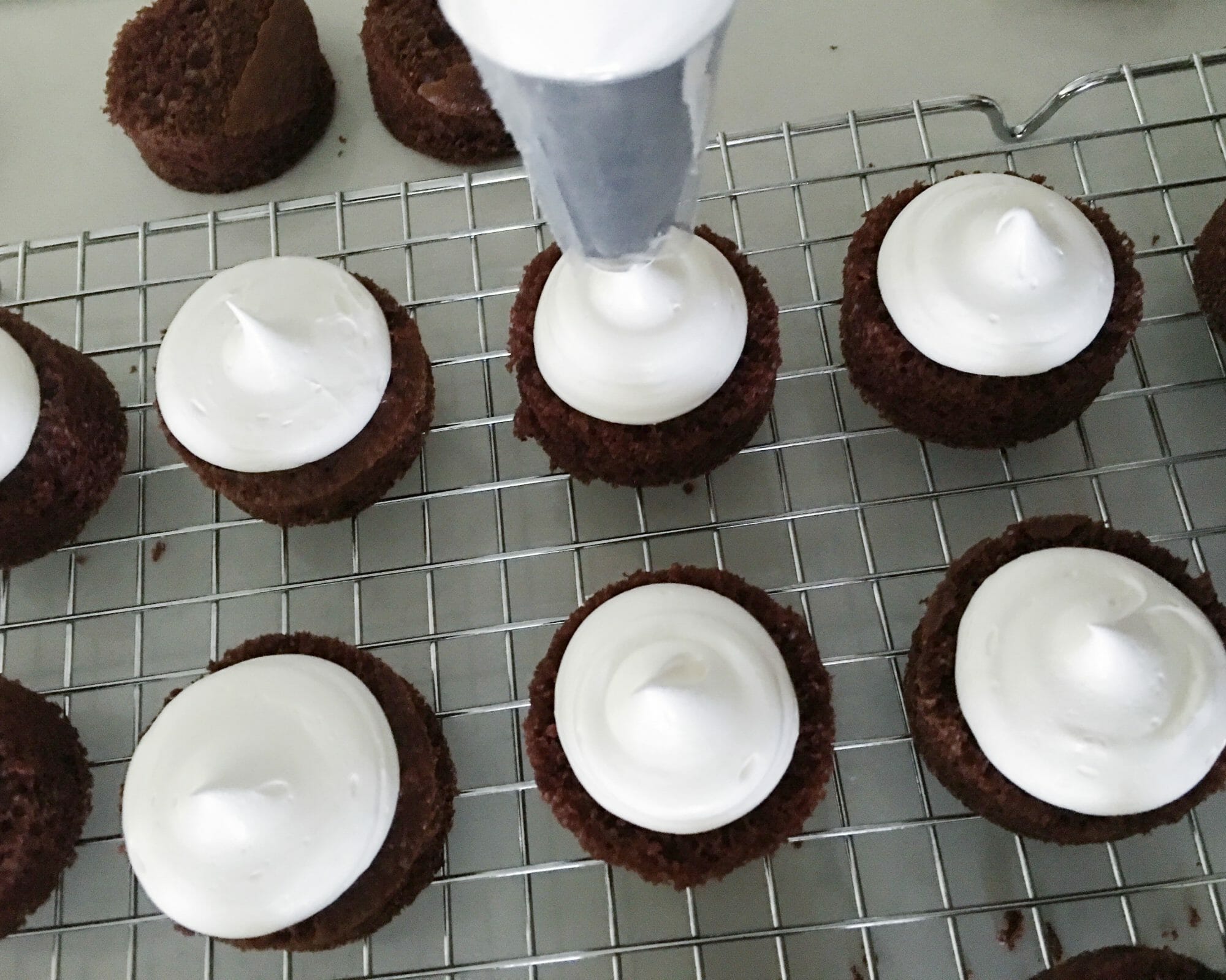 Hot Chocolate Mini Cakes - Jenny Cookies
