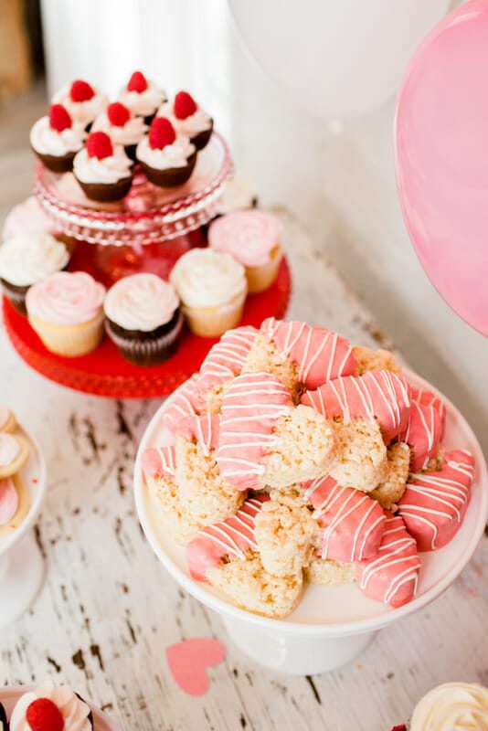 Valentine's Day Ladies Lunch | Galentine's Day party ideas | ladies lunch ideas | how to host a ladies lunch | easy Valentine ladies lunch ideas || JennyCookies.com #ladieslunch #galentinesday #valentinesdayparty