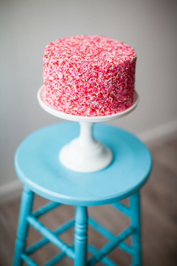 How to Make a Sprinkle Cake | sprinkle cake tutorial | homemade sprinkle cake | DIY sprinkle cake | easy cake tutorials | cake making tips and tricks || JennyCookies.com #sprinklecake #caketutorial #diycakes