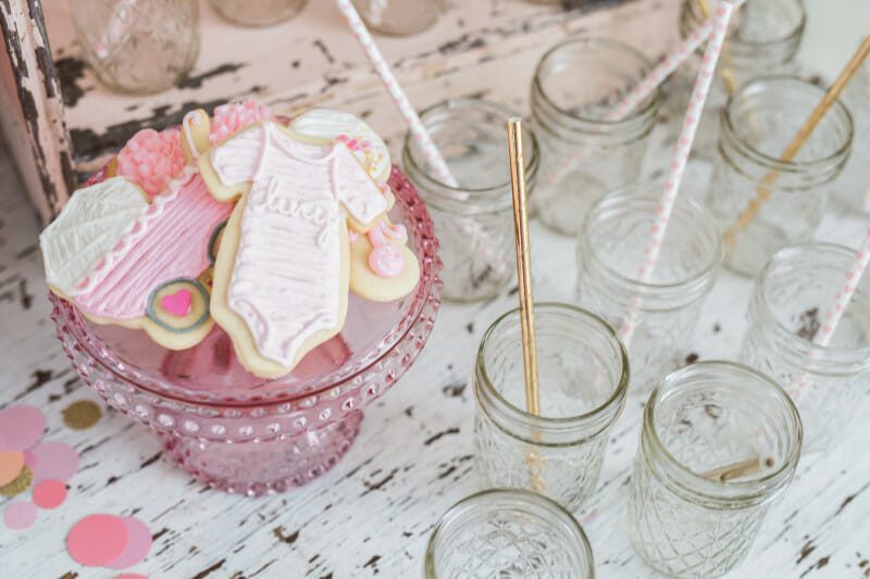 I Love Lucy Themed Baby Shower | pink white and grey baby shower | girl baby shower | baby shower decor | baby shower desserts | how to host a baby shower || JennyCookies.com #girlbabyshower #babyshowerthemes #pinkbabyshower