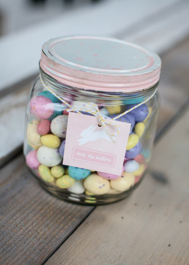 How to Host an Easter Brunch | Easter lunch ideas | Easter brunch ideas | decorating for Easter brunch | Easter decor ideas | Easter brunch decor || JennyCookies.com #easterbrunch #easterdecor #easterparty