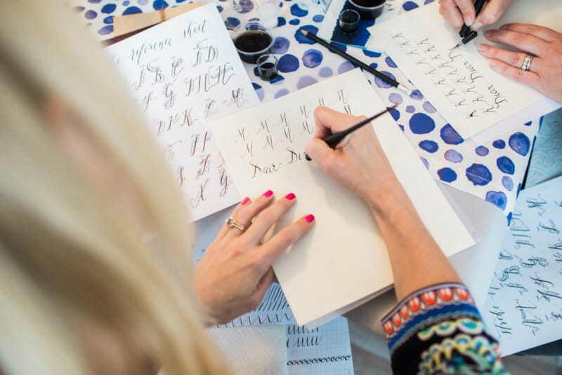 The Art of Lettering : How to Host a Calligraphy Brunch | party ideas for women | ladies night party ideas | party ideas for ladies night | women's party ideas | hand lettering tips and tricks | calligraphy tips and tricks | unique party ideas || JennyCookies.com