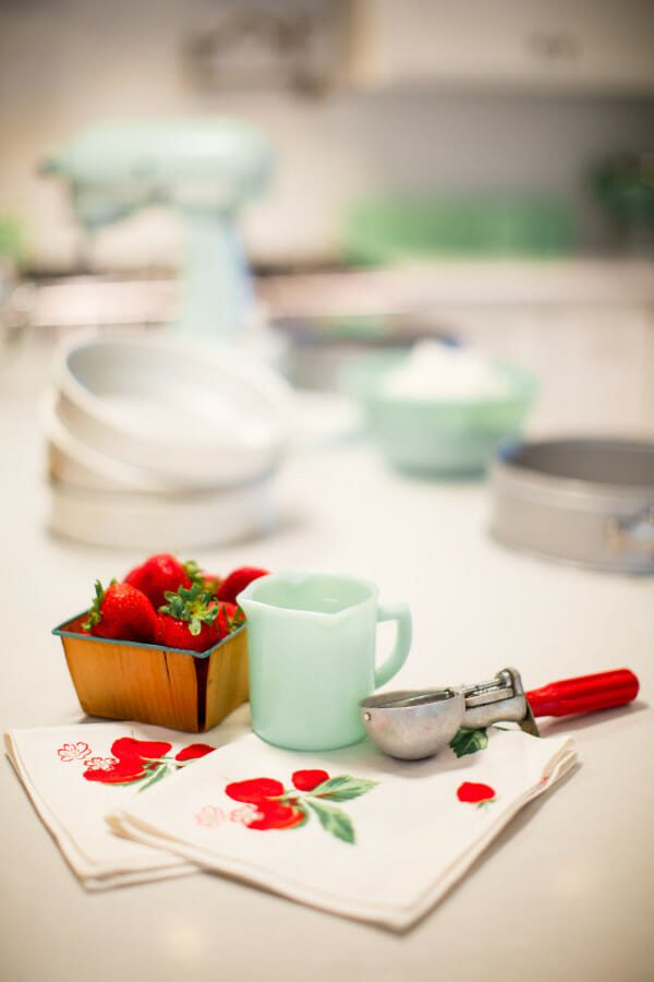 How to Make a Strawberry Shortcake Ice Cream Cake | how to make an ice cream cake | ice cream cake recipes | recipes using ice cream | strawberry shortcake recipes | recipes using strawberry shortcake | strawberry shortcake themed recipes | recipes using fresh strawberries | homemade dessert recipes using strawberries | homemade cake recipes || JennyCookies.com #recipe #summerrecipe #strawberryshortcake #strawberries #summerdessert #strawberrydessert #jennycookies