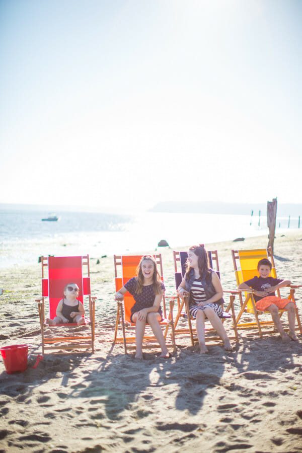 How to Throw a Beach Tailgate Party | hosting a beach party | party ideas for summer | beach party tips | hosting a beach party | tailgating on the beach | summer fun party ideas || JennyCookies.com #summer #summerparty #beach #beachparty #summerfun #familyfun