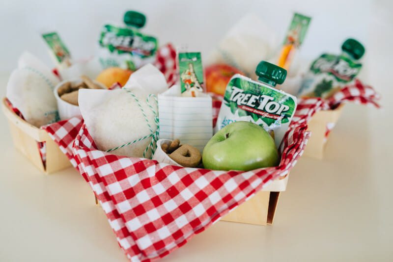 How to Host a Back to School Party | planning a back to school party | back to school party ideas | back to school themed party | hosting a back to school party | ideas for a back to school party | themed party ideas || JennyCookies.com