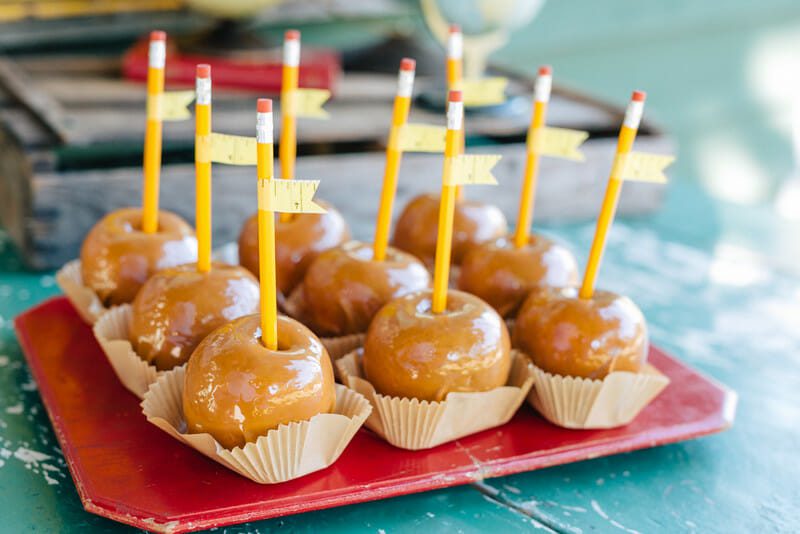 How to Host a Back to School Party | planning a back to school party | back to school party ideas | back to school themed party | hosting a back to school party | ideas for a back to school party | themed party ideas || JennyCookies.com