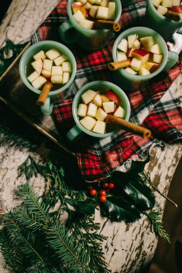 How to Host a Scotcheroo Decorating Party | christmas party ideas | christmas treats | decorating christmas treats | holiday party ideas | holiday treat decorating || JennyCookies.com #holidayparty 
