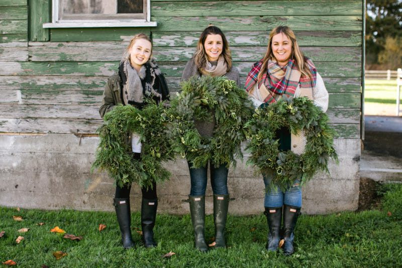 How to Host a Wreath Making Ladies Lunch | wreath making party | diy wreath party | holiday party ideas | Christmas party ideas | ladies lunch parties | holiday get together ideas | how to host a holiday party || JennyCookies.com #holidayparty #wreathmaking #ladieslunch #partyideas 