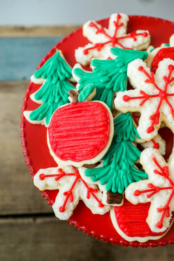 Jenny Cookies Holiday Party | holiday party dessert recipes | christmas dessert recipes | christmas party ideas | christmas sweets and treats | holiday party dessert recipes || JennyCookies.com #holidayparty #christmasparty #holidaydesserts #holidaysweets
