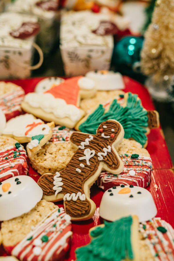 How to Host an Ugly Sweater Christmas Party | fun Christmas party ideas | fun holiday party ideas | party ideas for the holidays | holiday parties for adults | ugly Christmas sweaters || JennyCookies.com #uglychristmas #uglychristmassweater #holidayparty #christmasparty #jennycookies