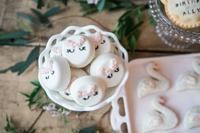 Swans and Sweets and Spa Treat | how to host a spa party | teenage birthday party ideas | birthday party ideas for girls | party ideas for teen girls | spa themed party ideas | hosting a spa themed party | entertaining tips and tricks || JennyCookies.com