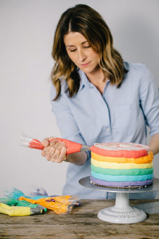 DIY Rainbow Surprise Cake | fun birthday cake ideas | rainbow cake recipes | surprise cake recipe | DIY cakes | homemade birthday cakes | how to make a rainbow cake | cake tutorials || JennyCookies.com #stpatricksday #cakerecipes #funcakes #rainbowcake #jennycookies