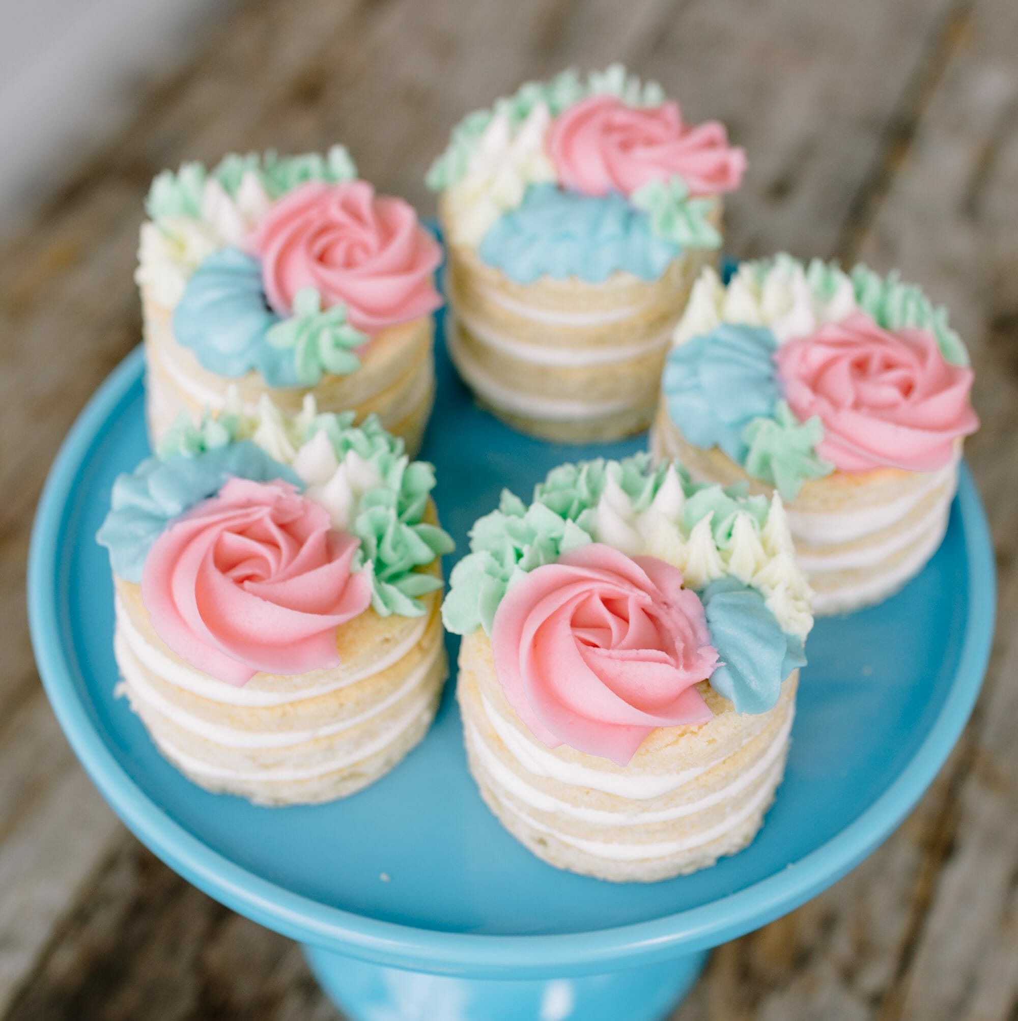 How to Make Mini Flower Cakes