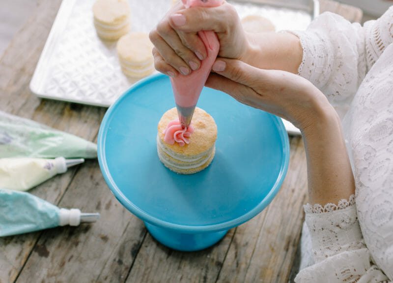 How to Make Mini Flower Cakes 