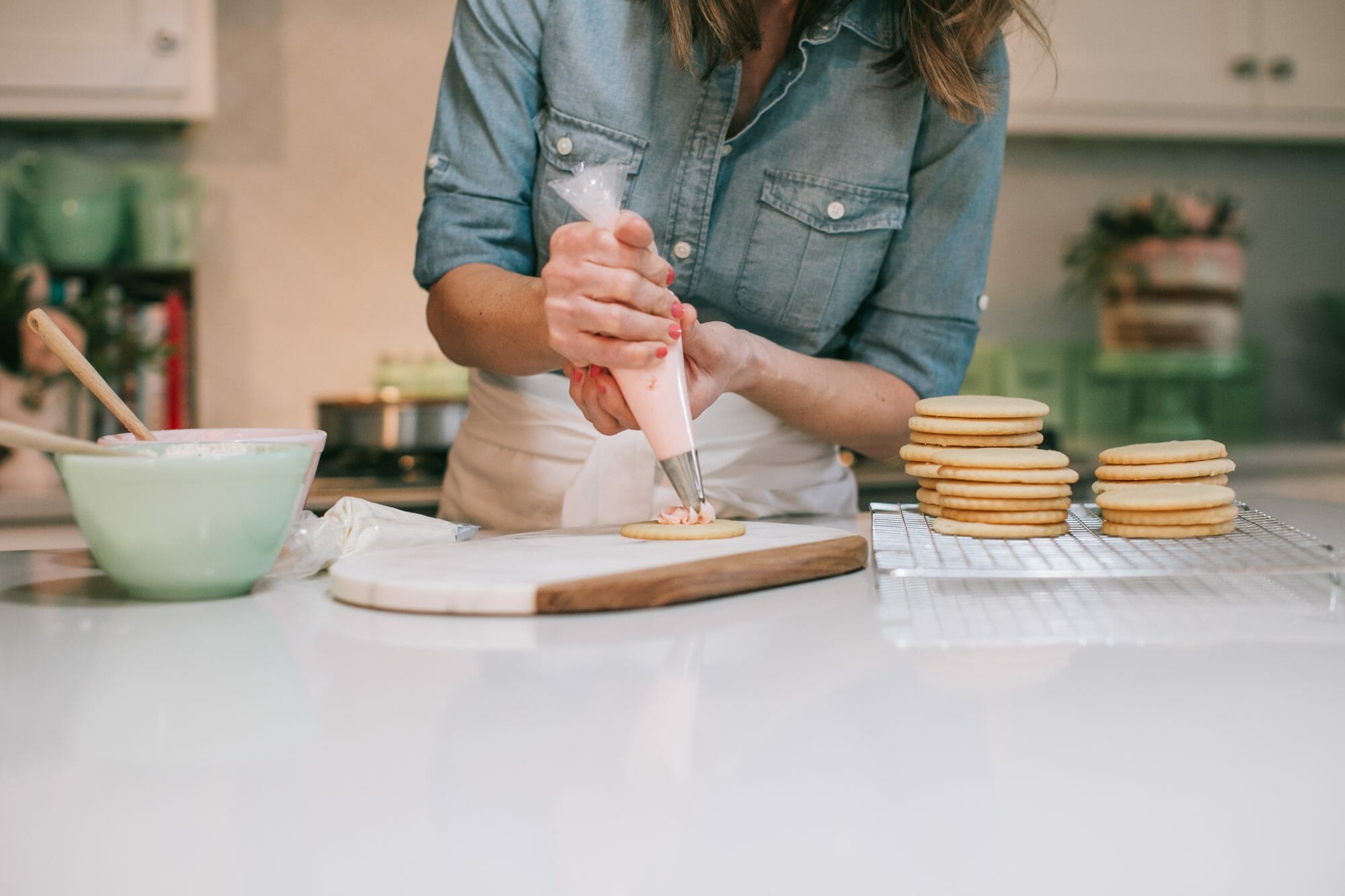 Best Sugar Cookies Ever. The Jenny Cookies Recipe | best sugar cookie recipe | buttercream frosting recipe | how to make sugar cookies | how to make buttercream frosting | easy cookie recipes | famous sugar cookie recipes | how to decorate sugar cookies || JennyCookies.com