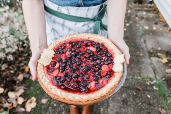 Pacific Northwest Berry Pie Recipe | homemade berry pie | berry pie recipe | homemade pie recipes | easy pie recipes | holiday pie recipes | thanksgiving pie recipes || JennyCookies.com #berrypie #homemadepie #pierecipe #holidaydesserts