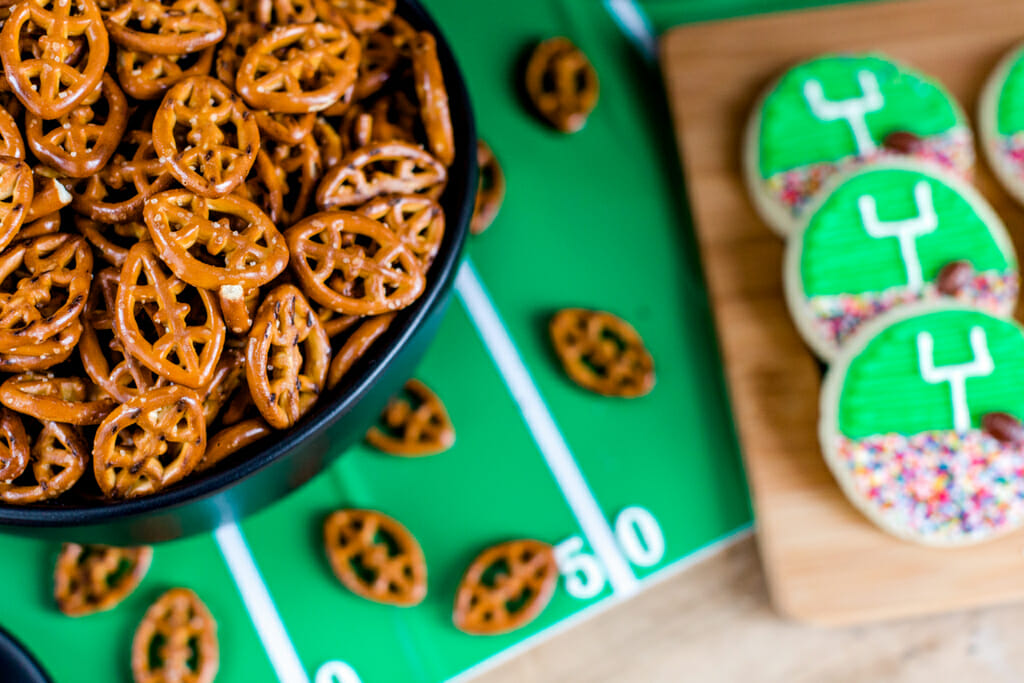 How To Create A Superbowl Dessert Table - Jenny Cookies