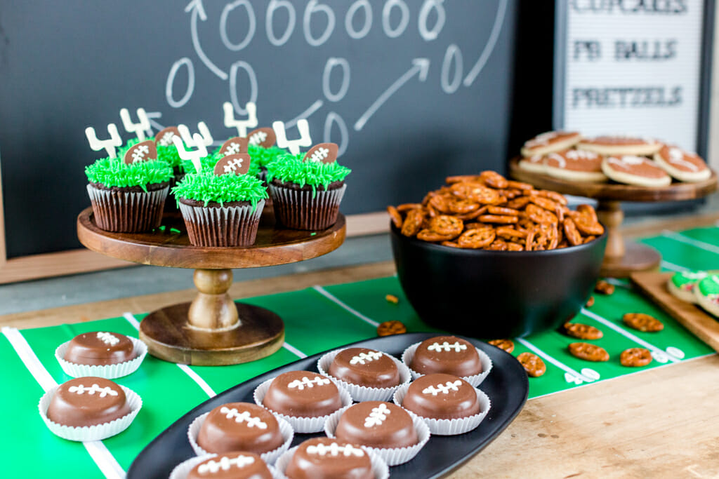 How to Create a Superbowl Dessert Table - Jenny Cookies