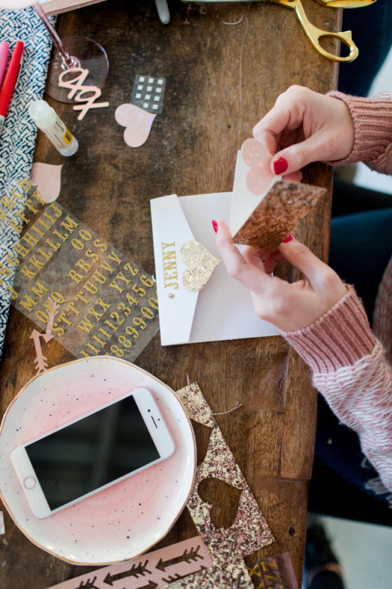 How to Host a Valentine Making Party | Valentine ladies lunch ideas | Valentine inspired lunch | hosting a ladies lunch | Valentine party for adults || JennyCookies.com #valentineparty #valentinelunch #ladieslunch