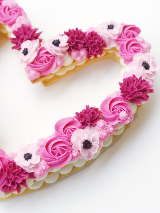 Be Mine | The sweetest Valentine | Valentine's Day dessert ideas | Valentine's Day cookies | Valentine's Day cakes | Valentine's Day sweets || JennyCookies.com #valentinesdaysweets #valentinesdaydesserts #vdaycookies