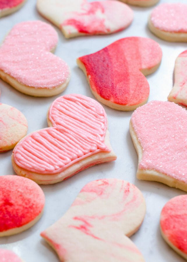 Painted Sugar Cookies | | valentine sugar cookie recipes | valentine cookie recipes | painted cookie recipes | easy valentine desserts | how to decorate valentine cookies || JennyCookies.com and @mccormickspices #paintedcookies #valentinecookies #valentinedesserts