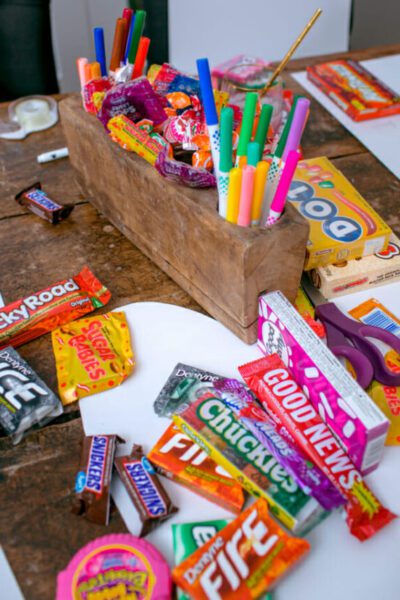 candy and markers to make a Valentine's Day candy bar card