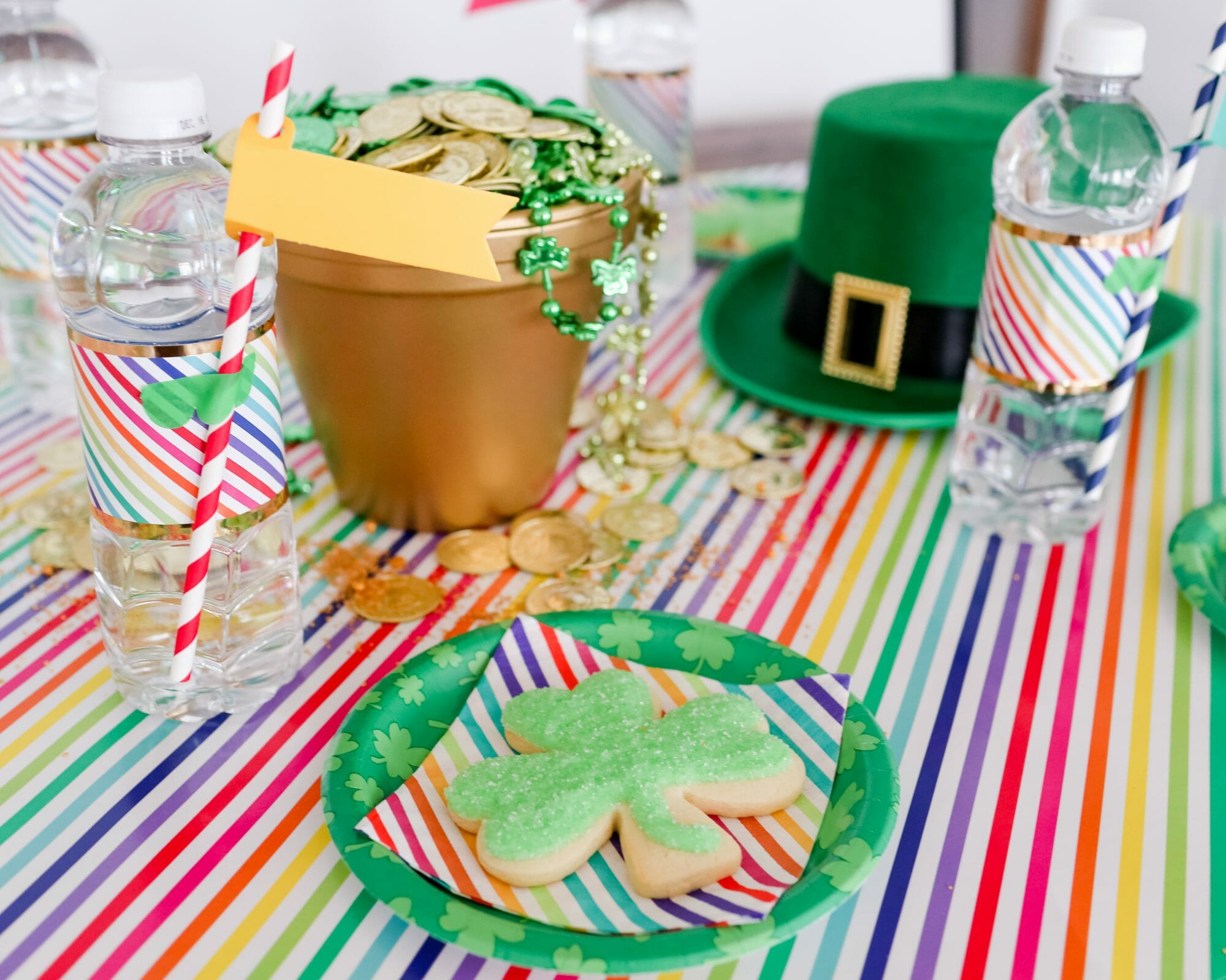Easy St Patrick’s Day Ideas for Kids | st. Patrick's day crafts | st. Patrick's day fun | fun ideas for st. Patrick's day || JennyCookies.com #stpatricksdayfun #kidscrafts #stpaddysday