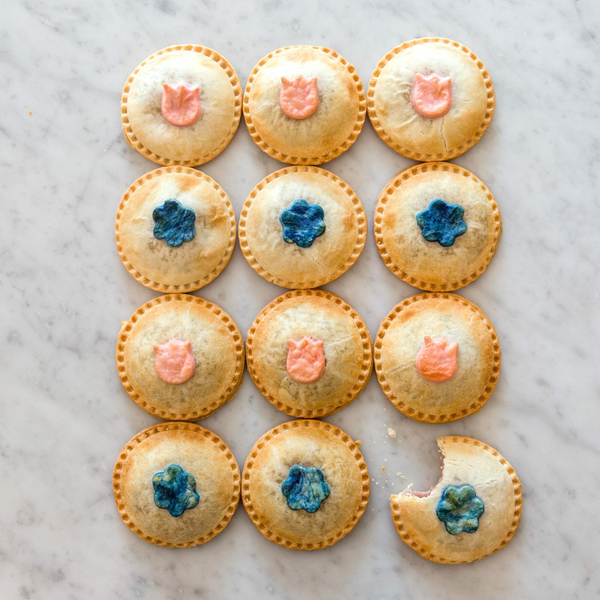 Flower Market || JennyCookies.com #flowers #flowerdesserts #desserts #cookies #cupcakes #jennycookies