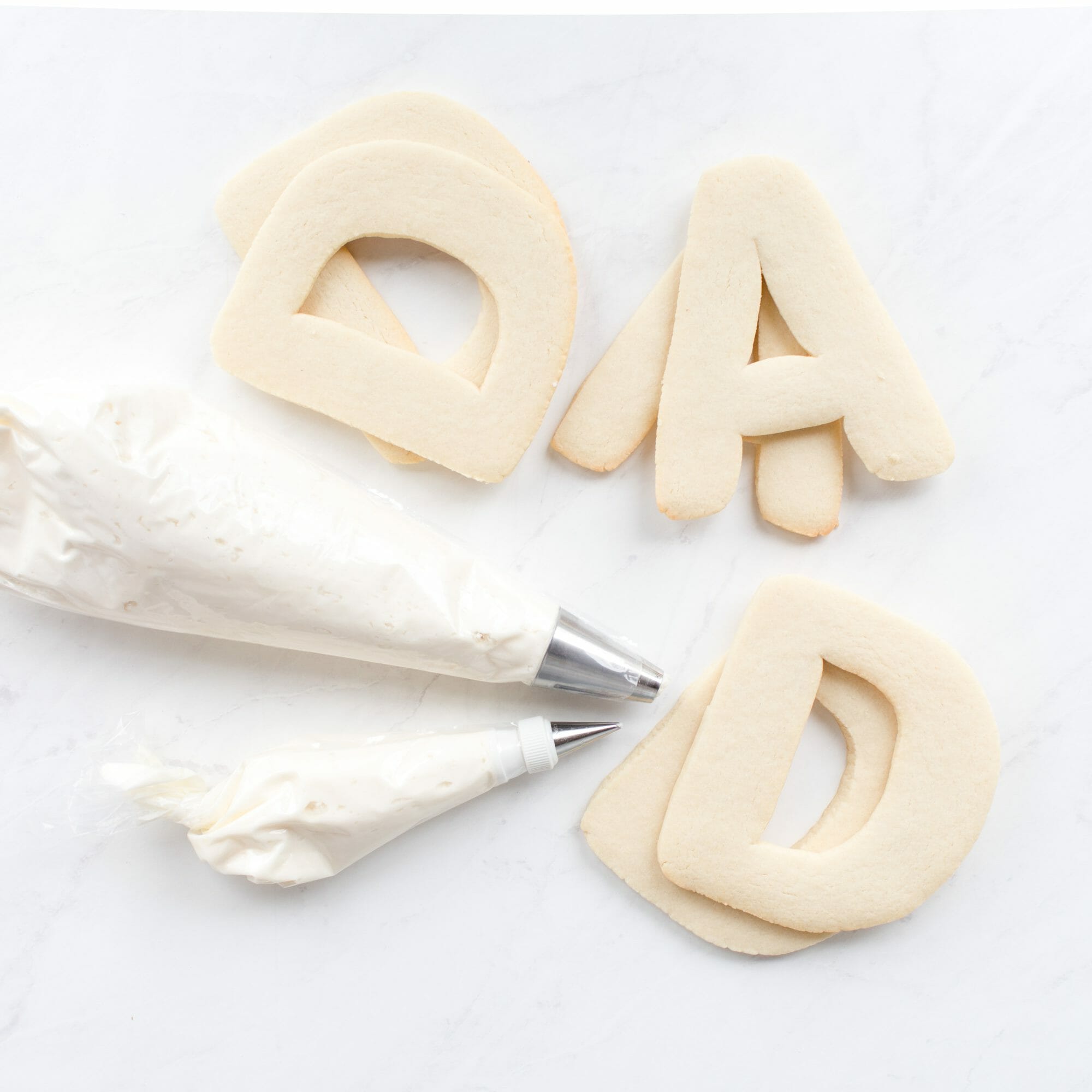 DAD Cookie Cake | Father's Day ideas for kids | Father's Day desserts | diy Father's Day ideas || JennyCookies.com #dadcookies #fathersday #fathersdaygift #diyfathersday #giftideas #jennycookies