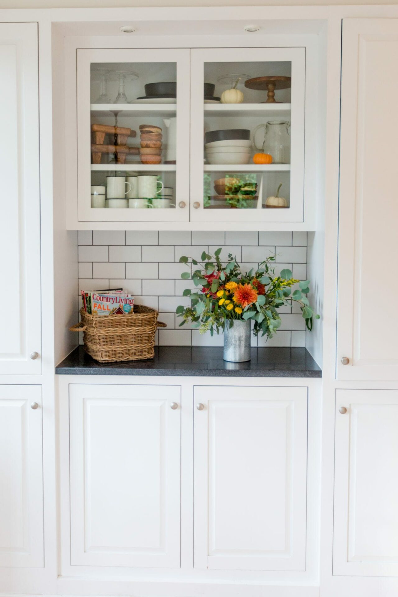 Easy Kitchen Remodel: Simple Changes to Transform the Look of Your Kitchen || JennyCookies.com #kitchen #kitchenremodel #diykitchen #jennycookies