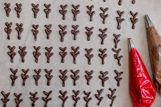 Easy Reindeer Cupcakes - Jenny Cookies