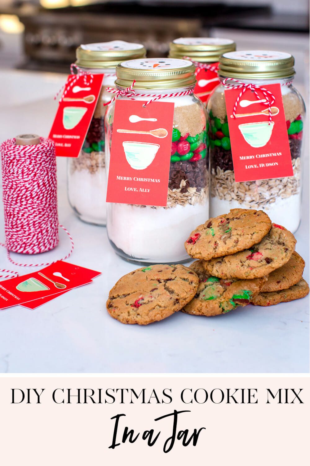 DIY Christmas Cookie Mix in a Jar | christmas gift ideas || JennyCookies.com #diygifts #cookiemix #jargifts #holidayideas #jennycookies