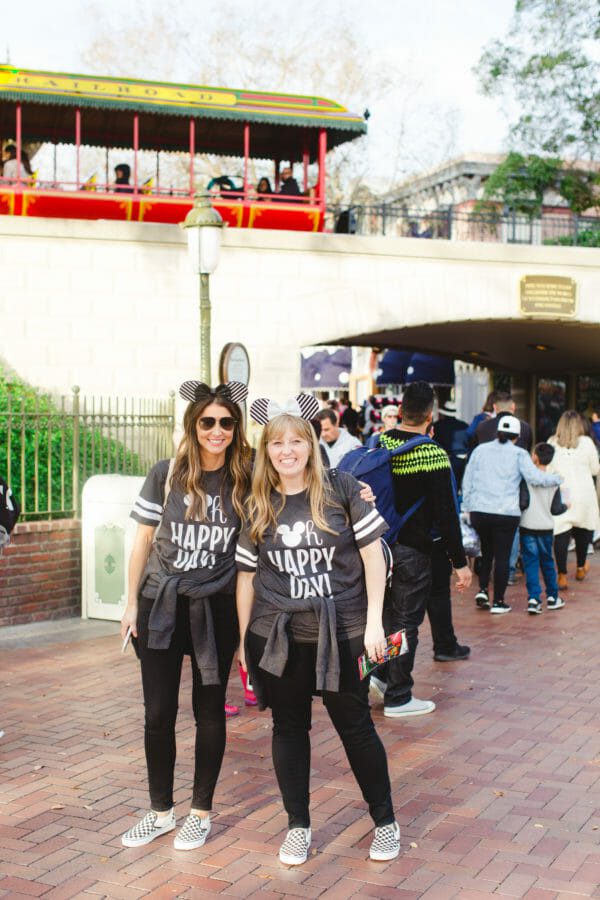 How to Eat Your Way through Disneyland | Moms Day Off - Jenny Cookies