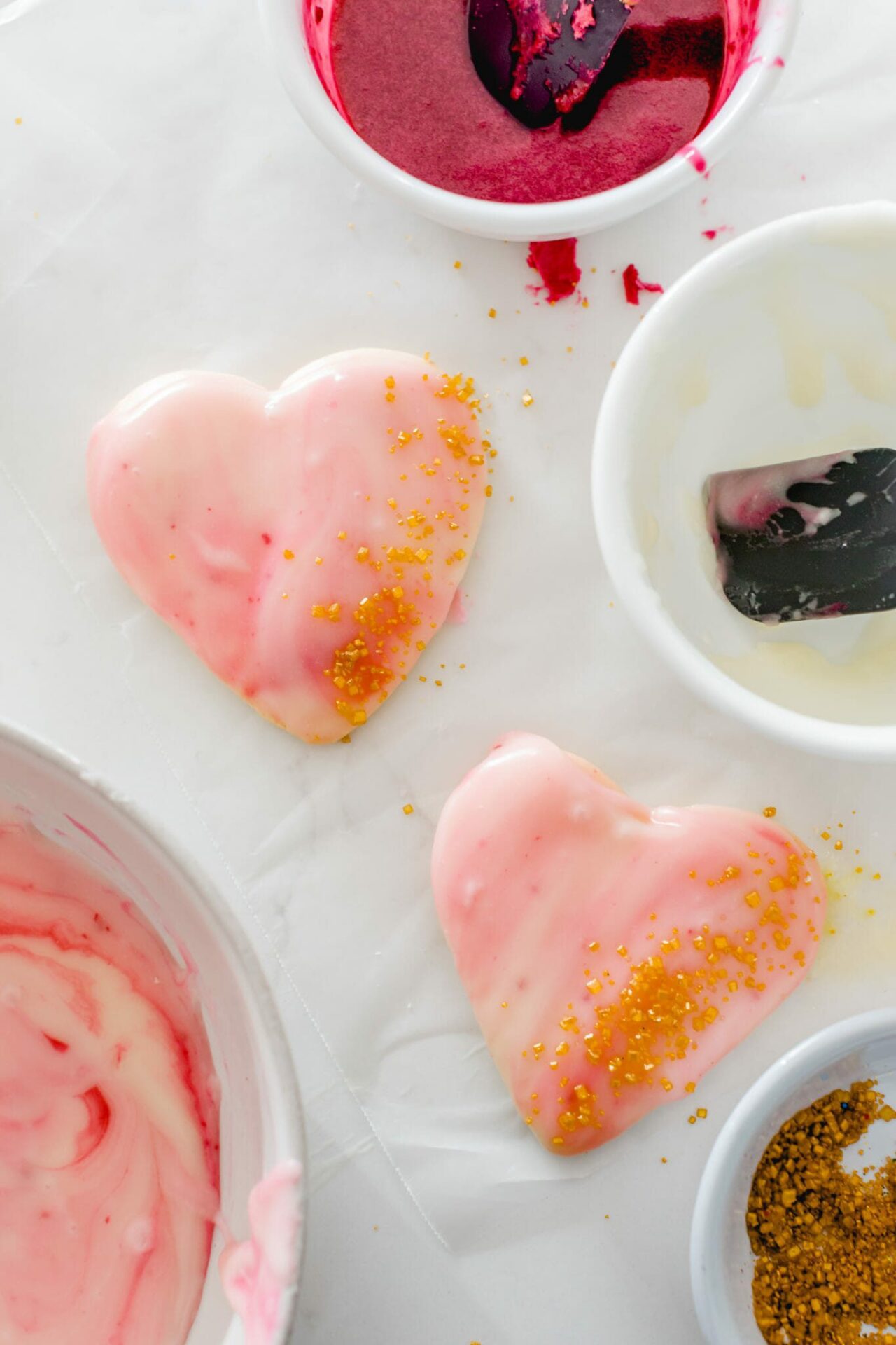 Dipped Buttercream Marbled Heart Cookies | The Fastest Way to Decorate Cookies || JennyCookies.com #cookies #cookierecipe #cookiedecorating #heartcookies #valentinesday #jennycookies