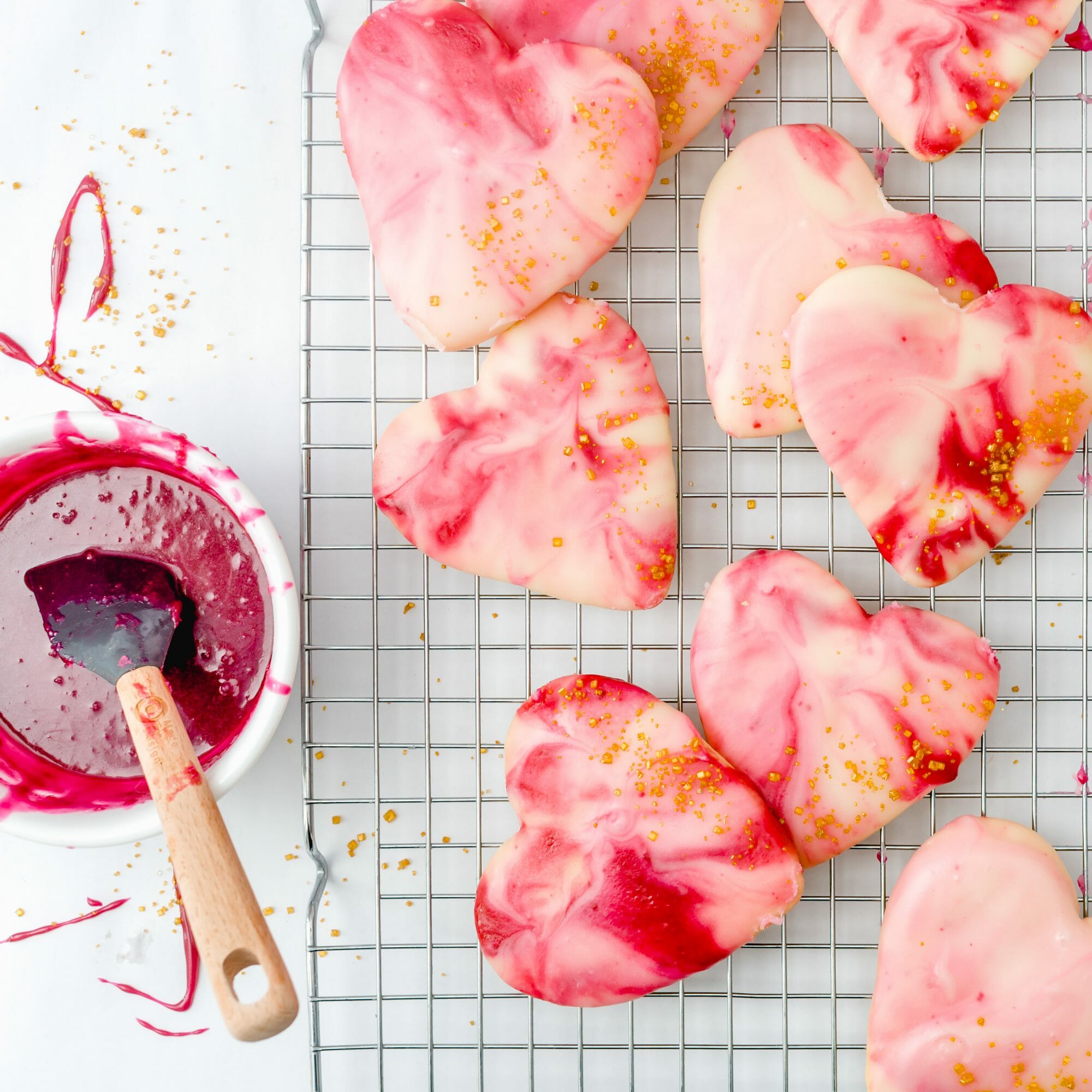 Dipped Buttercream Marbled Heart Cookies | The Fastest Way to Decorate Cookies || JennyCookies.com #cookies #cookierecipe #cookiedecorating #heartcookies #valentinesday #jennycookies