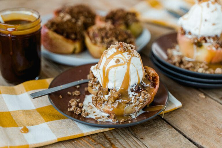 The Most Delicious Baked Apple Crisp